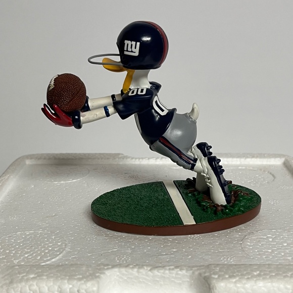 Hamilton Collection New York Giants Donald Duck Figure New NY Rare NFL - Picture 5 of 9
